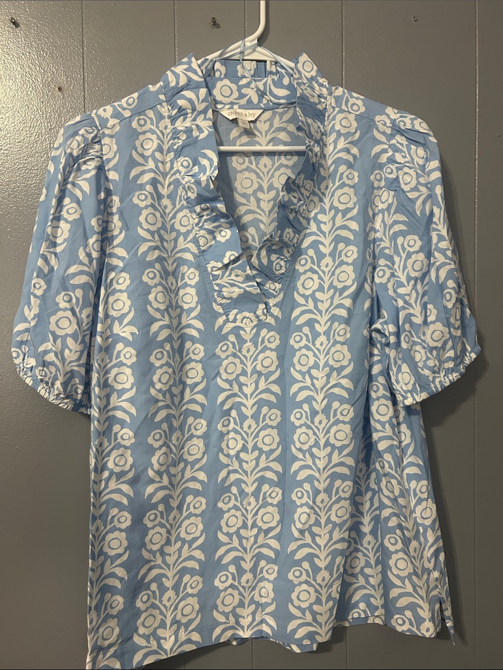 crown & ivy Blue and White Floral Ruffle Neck Blouse